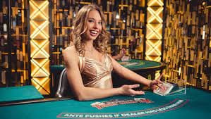 Pengguna membaca syarat promo happybet
